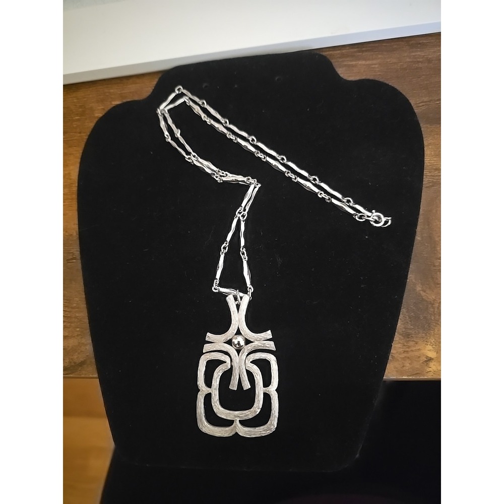 Vintage Avon Brushed Silver Tone Mid Century Modern Brutalist Pendant Necklace - Picture 3 of 5